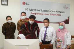 LG bagikan paket komputer di sejumlah SMK