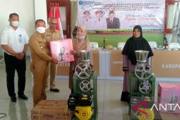 Pemkab Bangka salurkan bantuan 42 unit mesin penggiling daging