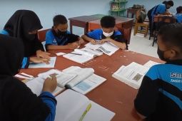 Pembelajaran IPA ajari siswa SMPN 12 Tanjab Timur menjadi youtuber