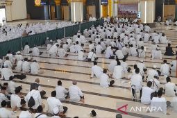 Kloter pertama jamaah calon haji asal Bekasi berangkat 10 Juni