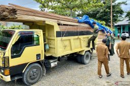 Polhut tangkap satu truk diduga angkut kayu ilegal di Meulaboh