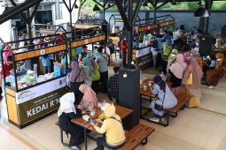 Terbengkalai tiga tahun, Pasar Wisata Harmoni Surabaya beroperasi kembali