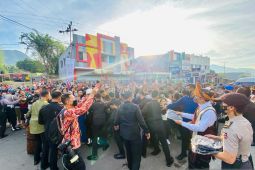 Presiden Jokowi menyapa warga Ende