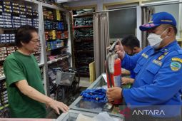 Pertokoan di Kota Tasikmalaya diperiksa kelengkapan alat pemadam kebakarannya