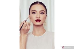 Kiat membuat riasan glamor ala Raline Shah di Cannes
