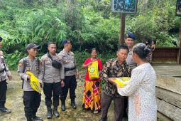 Polda Jambi gelar bakti sosial warga Suku Anak Dalam