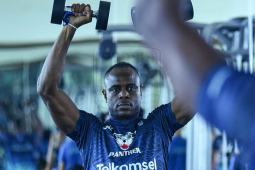 Bek Persib Victor Igbonefo berharap terus sehat diusia 37 tahun