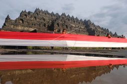 Pembentangan Bendera Merah Putih Di TWC Borobudur