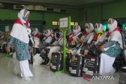 Gubernur Khofifah imbau jamaah calon haji manfaatkan aplikasi "Telejemaah"