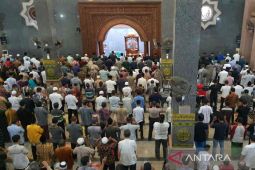 Warga Cirebon laksanakan Shalat Gaib bagi putra Ridwan Kamil