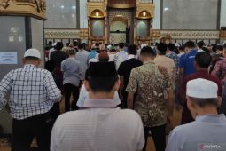 Warga Cianjur gelar shalat gaib untuk putra Ridwan Kamil