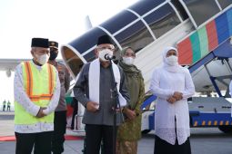 VP Amin sends off hajj pilgrims aboard flights from Surabaya