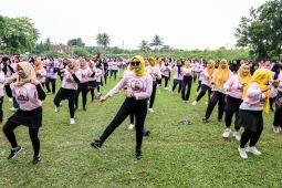 'Srikandi' senam massal di Sumut, gaungkan Ganjar Presiden 2024