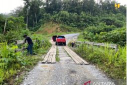 PUPR bangun 29 jembatan di Wondama untuk buka keterisolasian