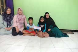 KS2 bantu dua anak telantar masuk sekolah