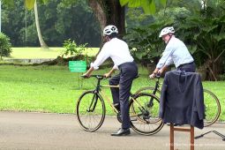 Presiden dan PM Australia bersepeda tekankan pesan ramah lingkungan