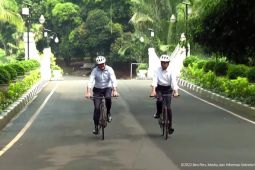 Presiden Jokowi ajak PM Australia naik sepeda bambu
