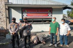 Polresta Denpasar bagikan daging gratis jelang Galungan