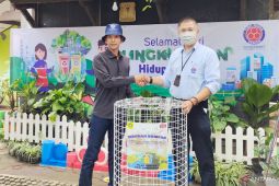 Indocement bagikan tempat sampah di desa mitra peringati hari lingkungan hidup
