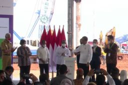 Presiden  resmikan tahap kedua industri baterai listrik Batang