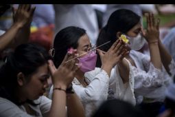 Suasana persembahyangan Galungan di Jakarta