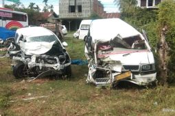 Tim SAR evakuasi penumpang terjepit minibus L300 di Aceh Besar