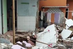 Tanah ambles di Garut robohkan rumah bukan akibat ini