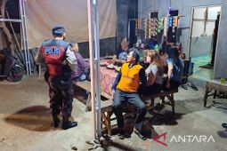 Polres HST amankan para pemabuk dan dua wanita di warung malam