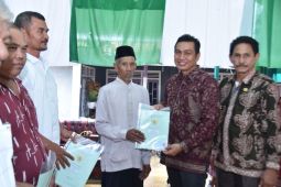 Bupati Batanghari serahkan  603 sertifikat tanah