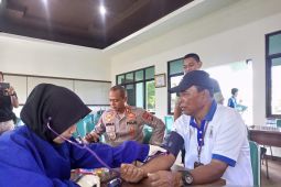 Karyawan PT Timah ikut donor darah dalam rangka HUT ke-12 Korem 045 Gaya