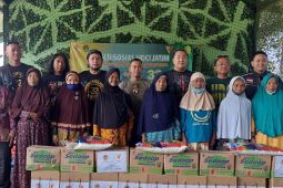 HDCI Jatim dan KIKAV 8 kolaborasi bagi-bagi sembako