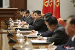 Kim Jong Un memimpin rapat di tengah pandemi