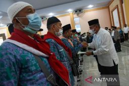 Pelepasan jamaah calon haji kloter pertama Medan