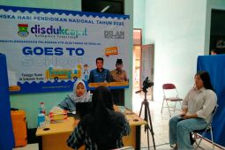 Bupati Tangerang Zaki Iskandar buka program perekaman KTP "Go to School"