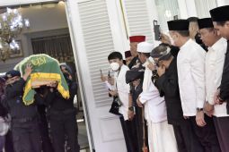 Ahmad Heryawan takziah ke Eril di Gedung Pakuan Bandung