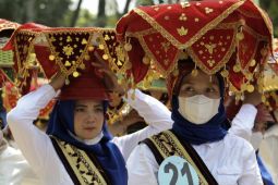 Potret tradisi Nyucun Pahakh di kejuaraan selancar Krui Pro