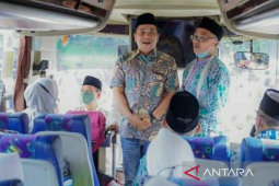 Wabup Karawang ajak warga yang mampu  mendaftar haji