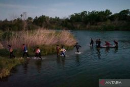 Donald Trump izinkan imigran ilegal terbang pulang gratis tinggalkan AS