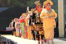 Tim penggerak PKK Kotabaru gelar lomba busana kreasi adat nusantara