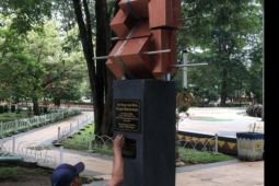 Sakai Sambayan, monumen hadiah komunitas untuk HUT ke-85 Kota Metro