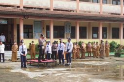 Brimob Polda Kalbar edukasi siswa SMP makna dari Pancasila