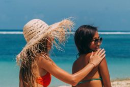 Kiat jaga penampilan agar tetap cantik selama liburan