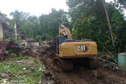 Bencana tanah bergerak di Lebak akibatkan jalan antardesa terputus