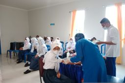Sebanyak 36 siswa calon penerimaan Program Kelas Beasiswa PT Timah Tbk di SMAN 1 Pemali ikuti tes kesehatan