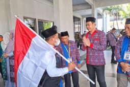 Bupati Kapuas Hulu antar calon haji ke Batam berangkat ke Arab Saudi