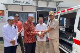 Pemkab Katingan serahkan tiga ambulans untuk organisasi keagamaan