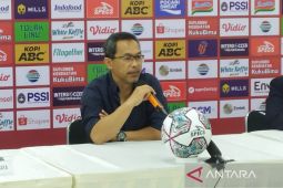Aji Santoso tetap puas meski Persebaya dikalahkan Persib 1-3