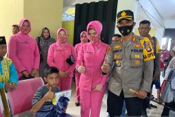 Polres Kayong Utara gelar pengobatan dan khitan gratis