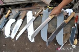 Seribu Pisau Untuk Tukang Jagal