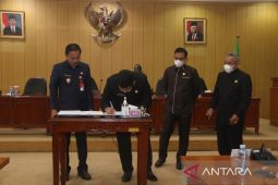 DPRD dan Pemkot sepakati dua raperda menjadi perda